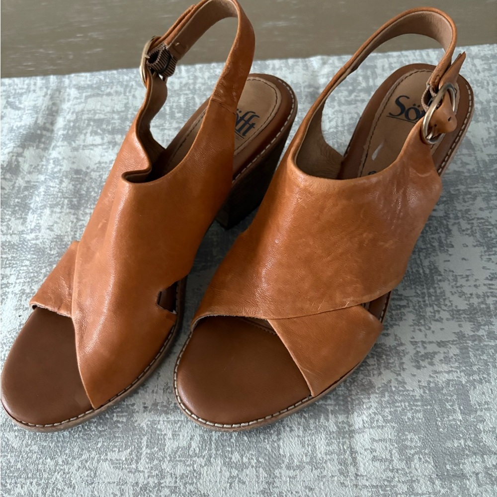 Women's Tan Leather Sandals Sofft Mendi
